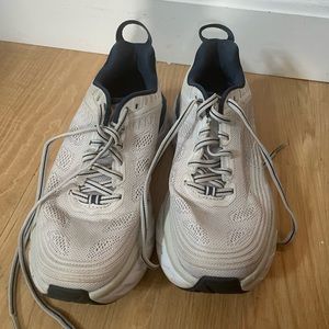 Unworn brand new running shoes size 6